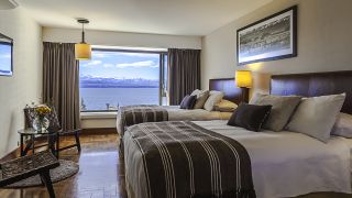 Family Plan with Lake View Fully refurbished rooms that bring out Patagonian tradition and warmth. 27m2 of the utmost comfort with an exclusive view of the Nahuel Huapi Lake.
