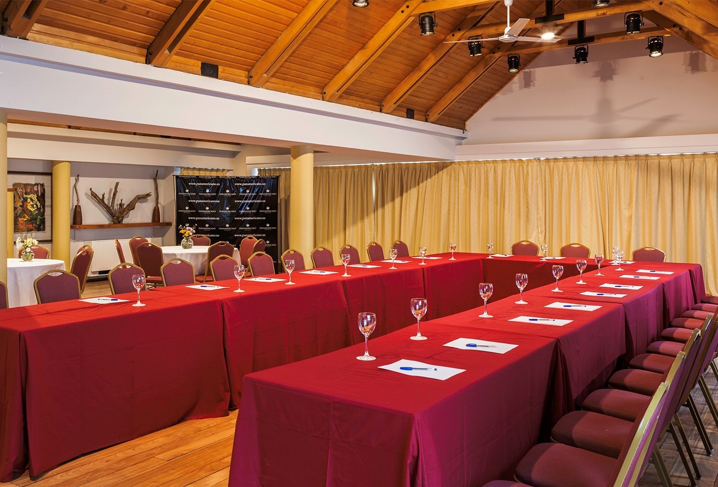Salones para grandes eventos en Bariloche | Panamericano Bariloche Hotel.