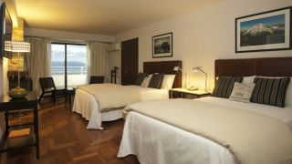 Junior Suite (Double room. One bedroom. King size bed. Balcony with lake view. Fireplace, bathroom with Jacuzzi. Air conditioning.)